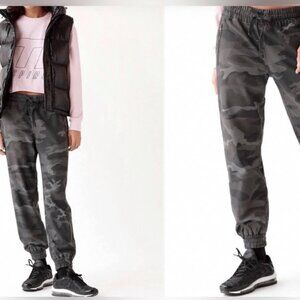 Aritzia TNA Alix High-Waisted Elastic-Cuff Army Green brown Camo Joggers